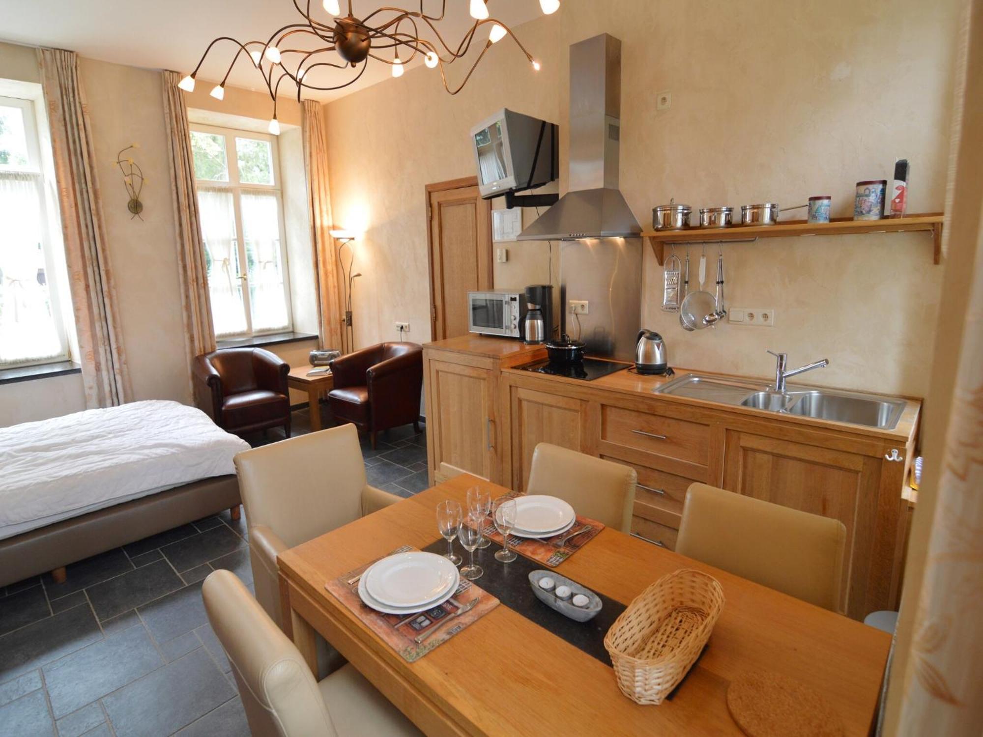 Stationed Between Spa And Liege Apartment In エワイユ エクステリア 写真